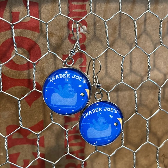 Trader Joe’s earrings 25mm Santa - Picture 1 of 2